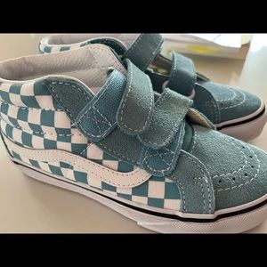 Unisex Vans size 1. Never worn